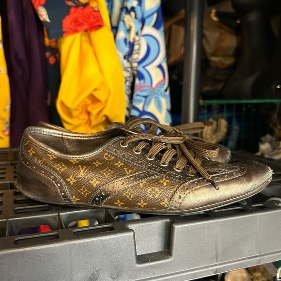 Louis Vuitton sneakers - Picture 1 of 10
